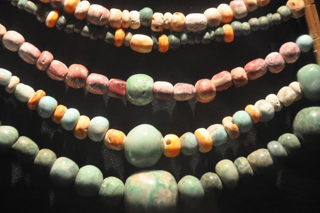 139_archeologie_maya_colliers