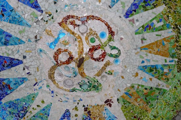 parc_guell__rosace_coloree_2